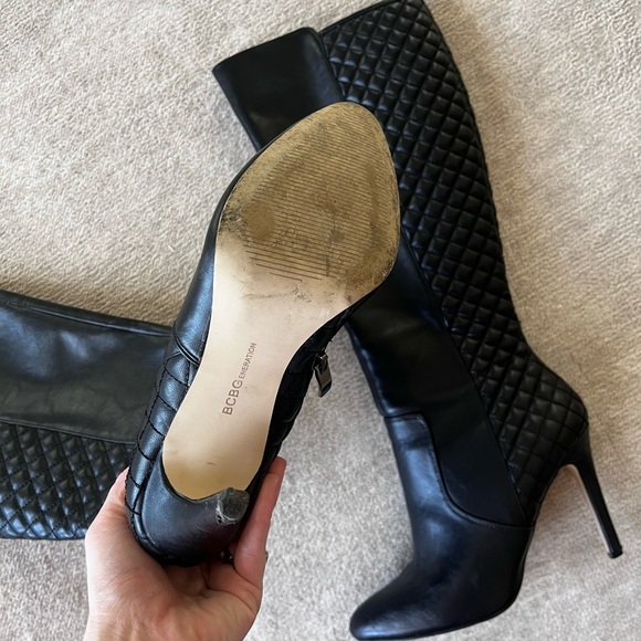 BCBG Beasly Quilted Faux Leather Boots 8M Mobwife - Picture 5 of 8
